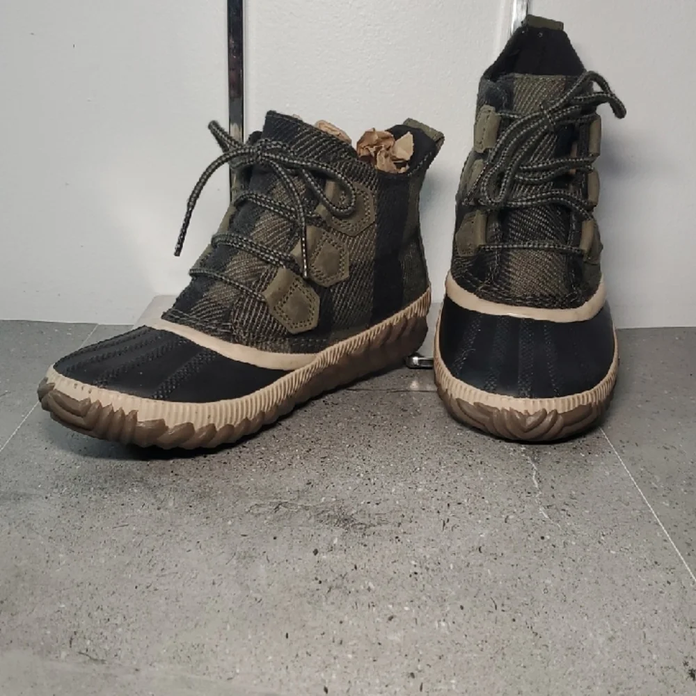 Sorel Womens Black and Tan Rain Boots